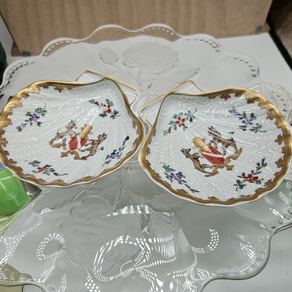 Shell Shaped Catchall Dish with Crest, Limoges - Picture 1 of 4